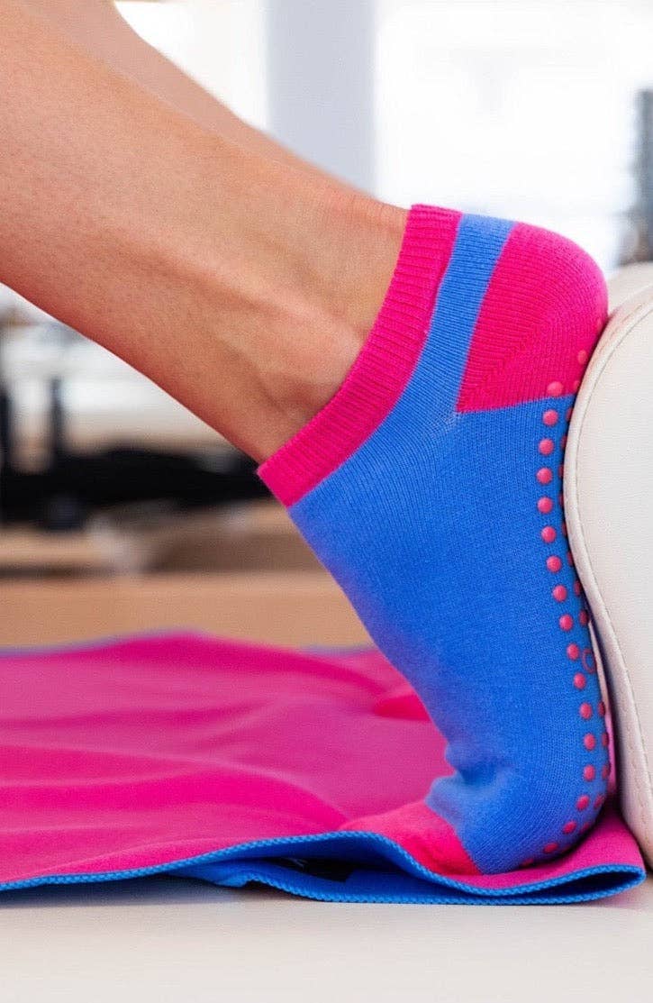 CHEEKY WINX - Pretty In Pink (& Blue) Grip Socks