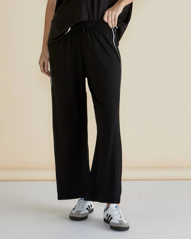 BETTY BASICS - Evelyn Wide Leg Jogger (Black)