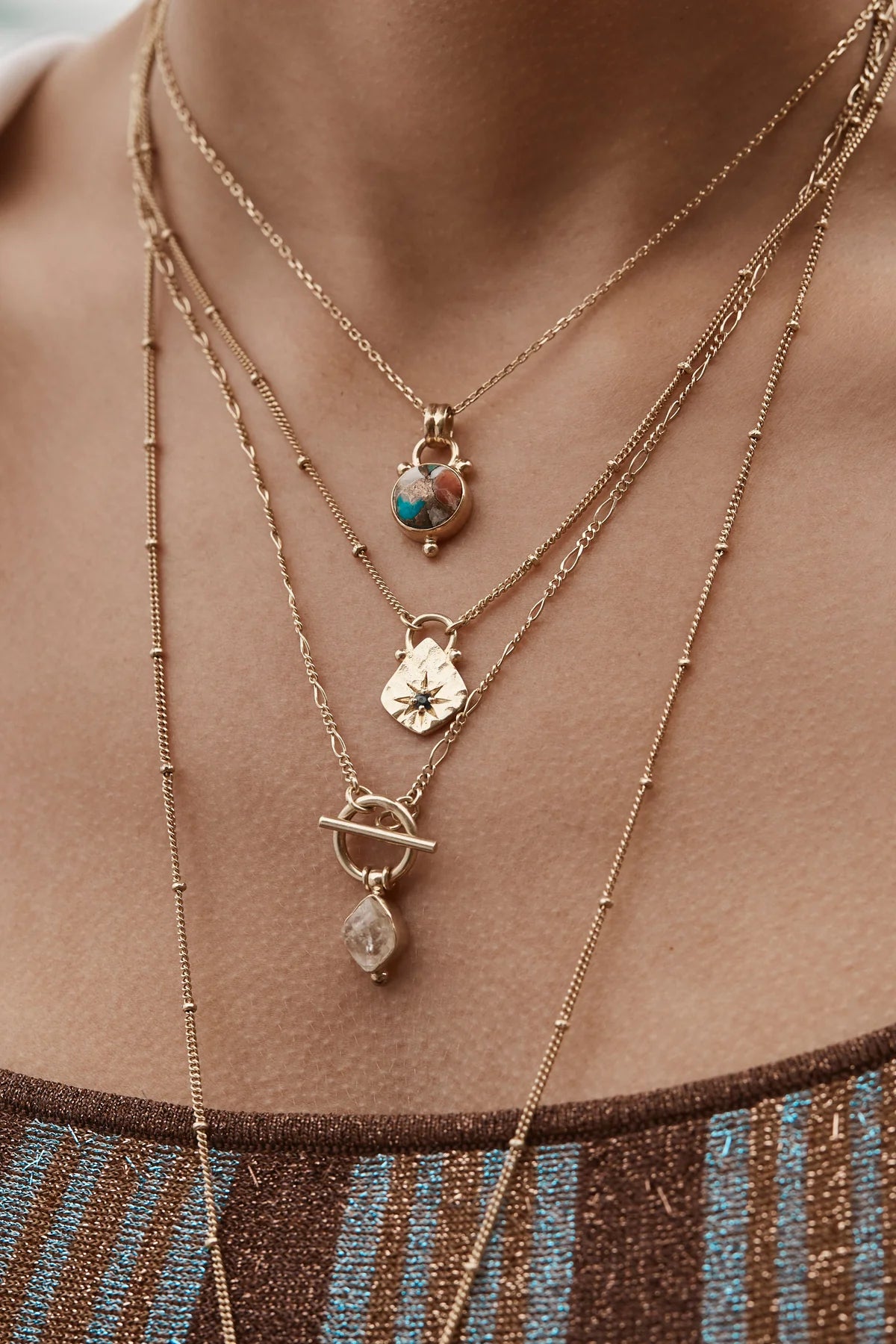 TONIMAY - Sapphire Star Hammered Gold Necklace