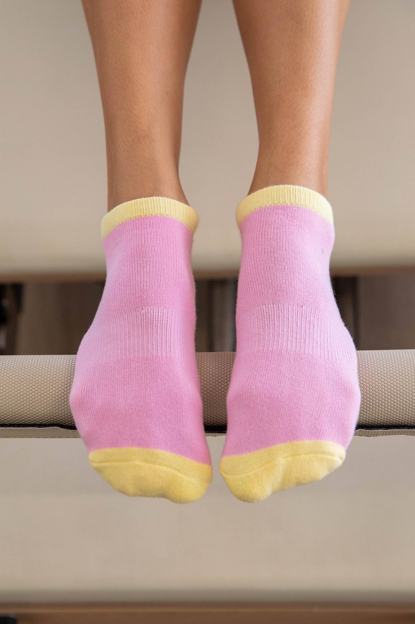 CHEEKY WINX - Ankle Pink and Yellow Grip Socks