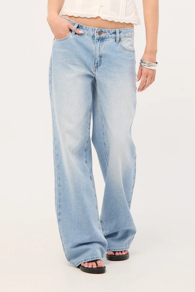 ABRAND - 99 Baggy Kaia Worn