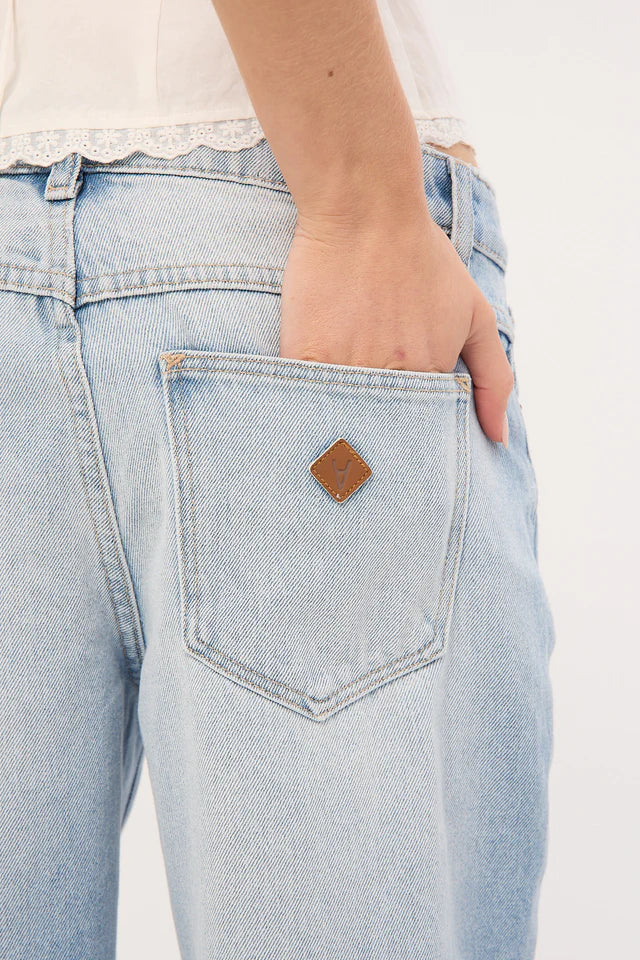 ABRAND - 99 Baggy Kaia Worn