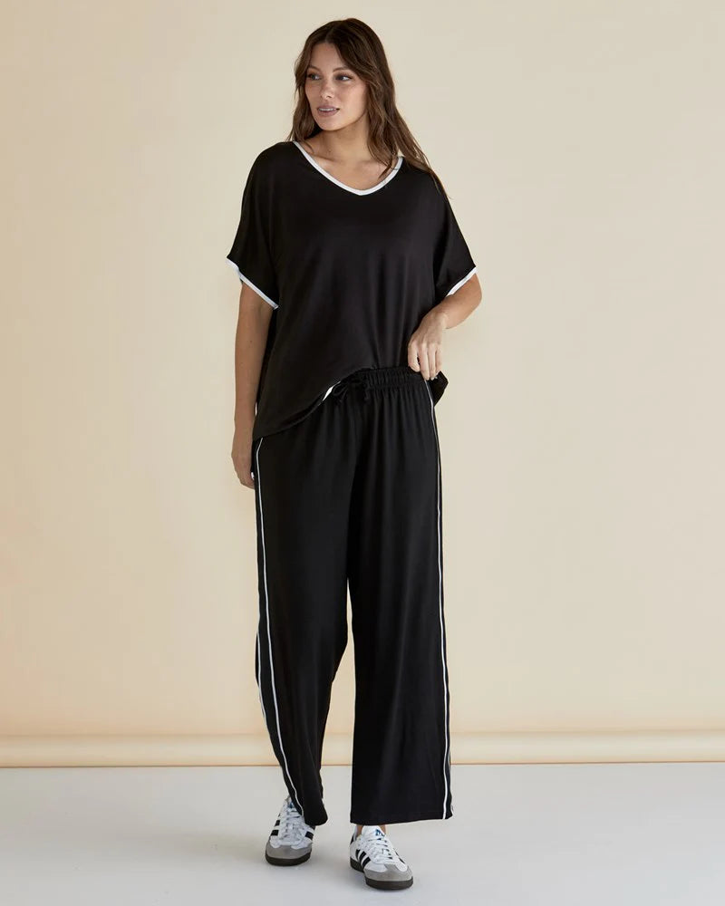BETTY BASICS - Evelyn Wide Leg Jogger (Black)