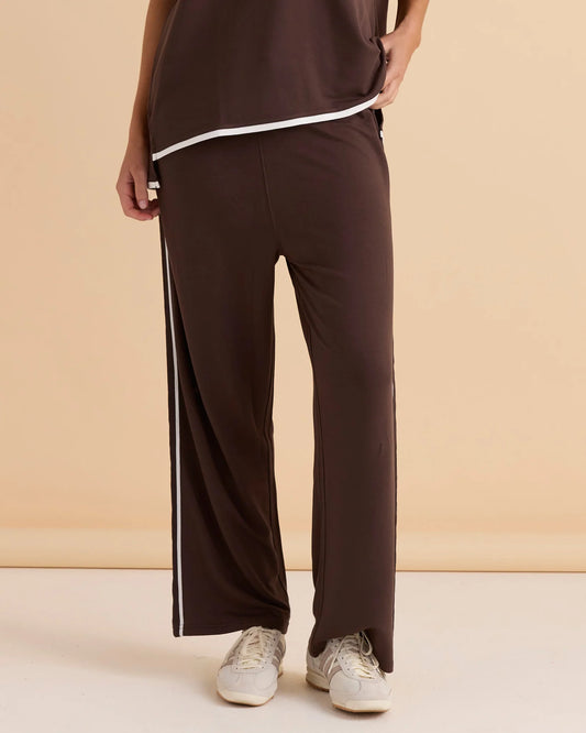 BETTY BASICS - Evelyn Wide Leg Jogger (Chocolate)