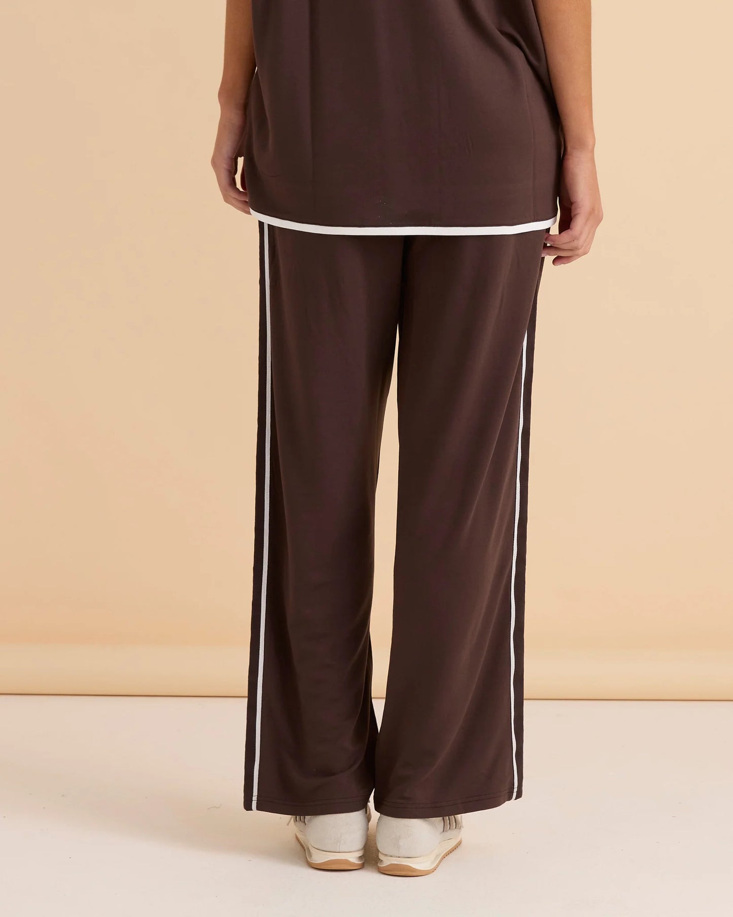 BETTY BASICS - Evelyn Wide Leg Jogger (Chocolate)