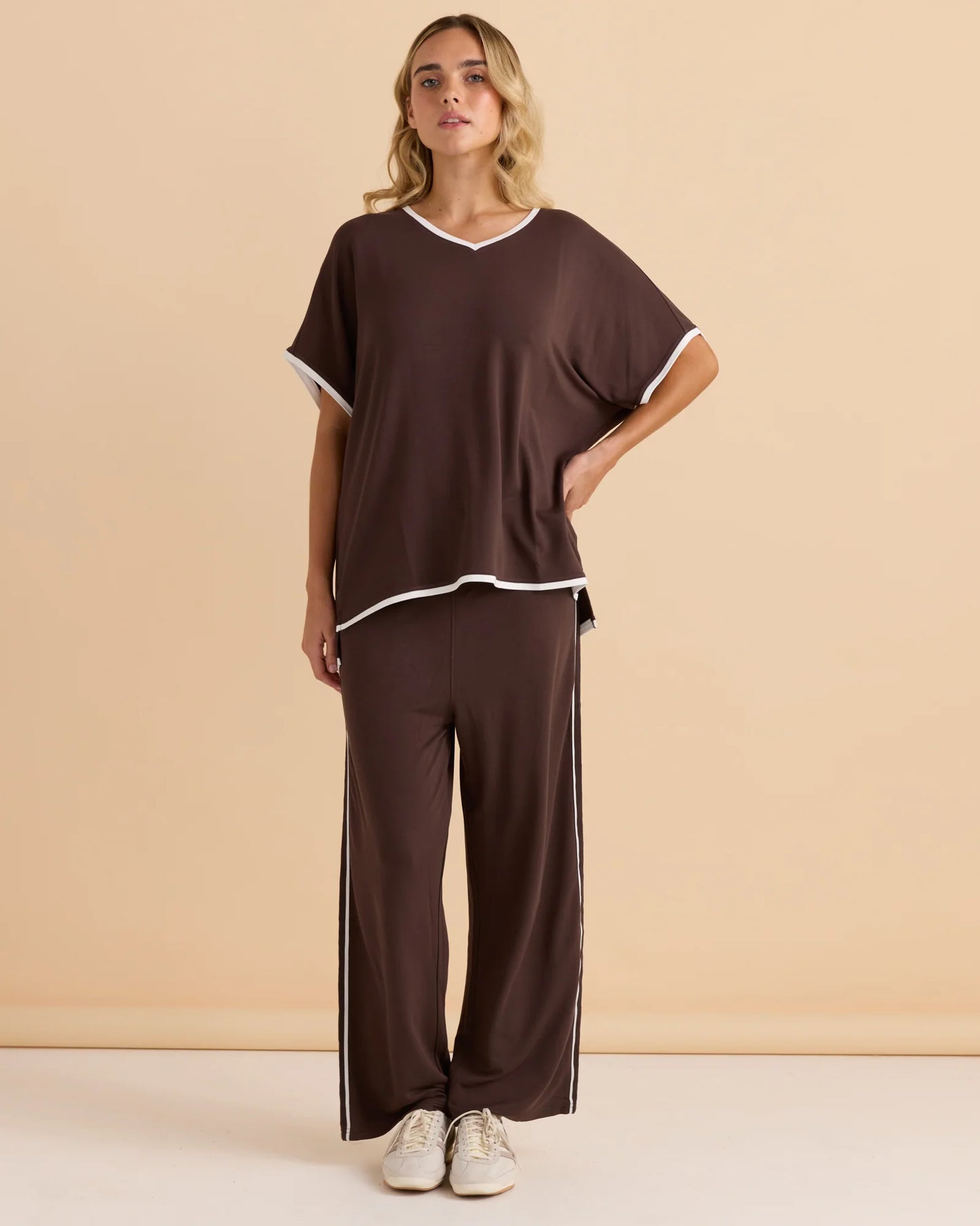 BETTY BASICS - Evelyn Wide Leg Jogger (Chocolate)